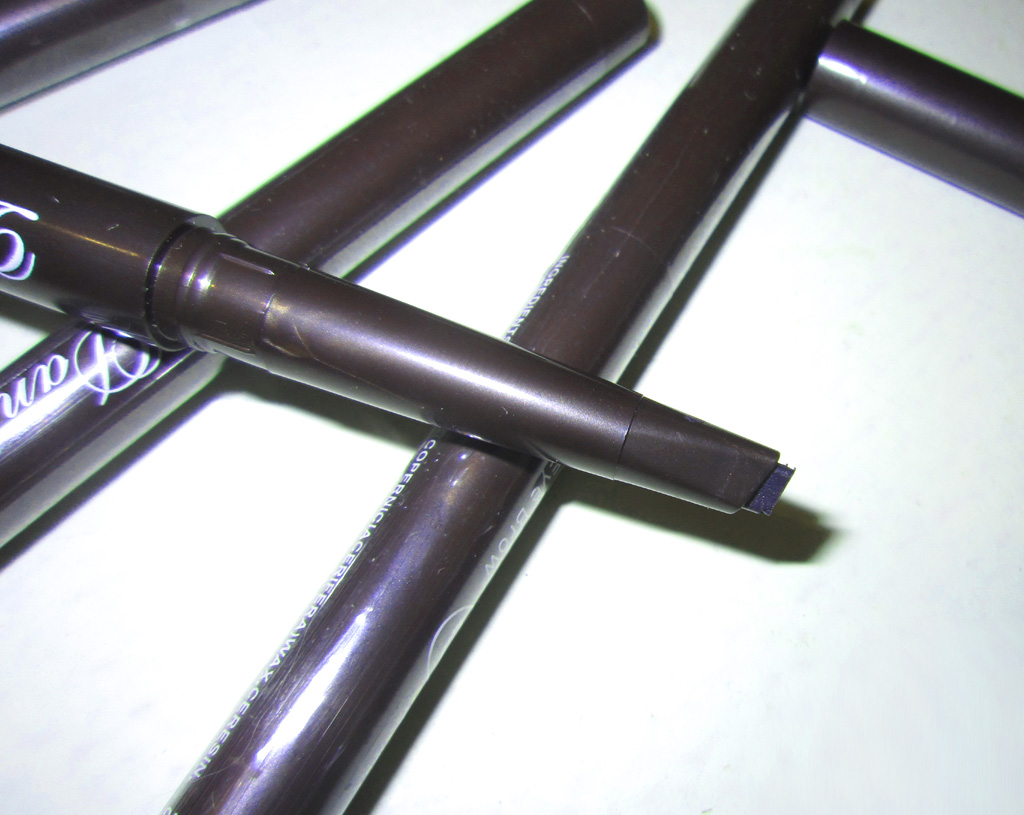 Механический карандаш для бровей с плоским грифелем и со щеточкой 05