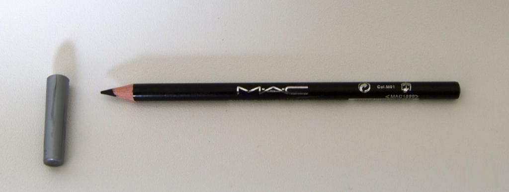 Контурный карандаш для глаз MAC 01