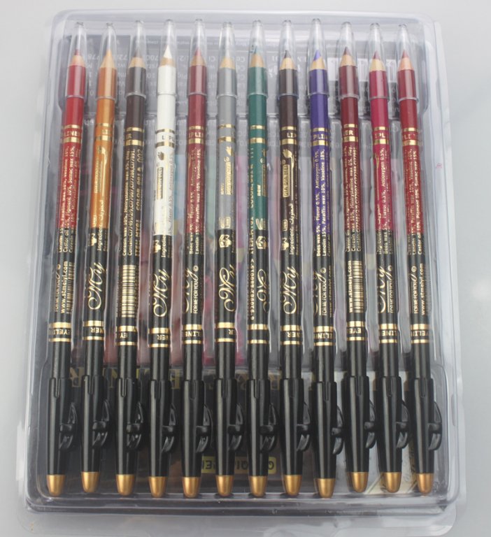 Набор из 12 двусторонних карандашей с точилкой 01