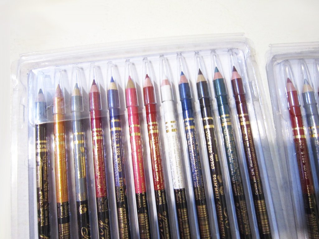 Набор из 12 двусторонних карандашей с точилкой 05